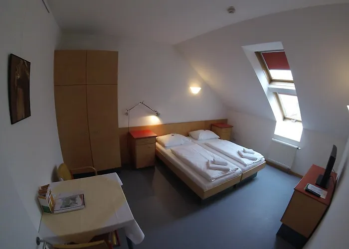 豪斯模本贾尼酒店