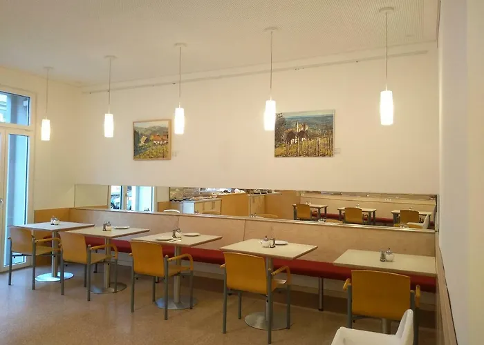 豪斯模本贾尼酒店