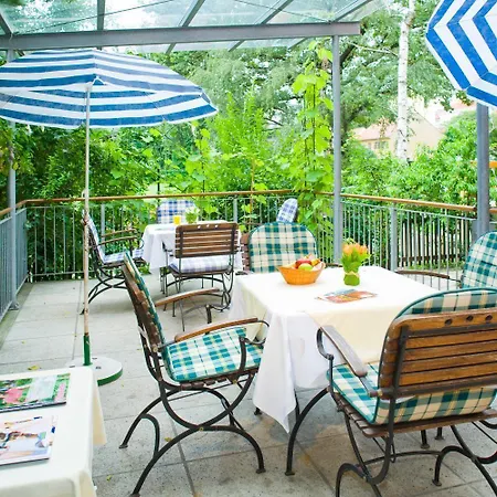 מלון Haus Mobene - Garni 3*