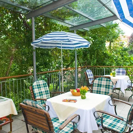 Haus Mobene - Garni מלון