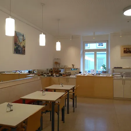 Haus Mobene - Garni מלון