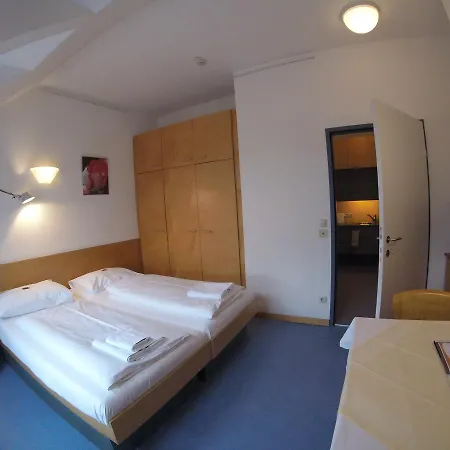 מלון Haus Mobene - Garni