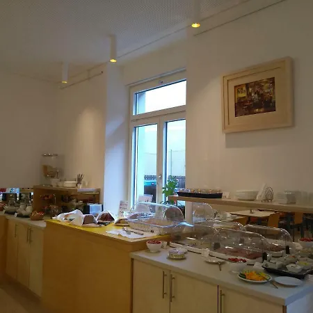 Haus Mobene - Garni מלון 3*