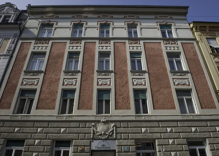 豪斯模本贾尼酒店