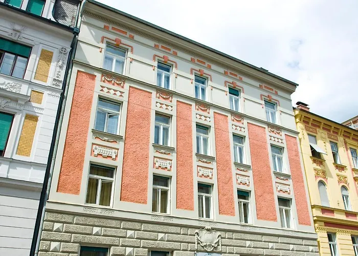 豪斯模本贾尼酒店 酒店 3*